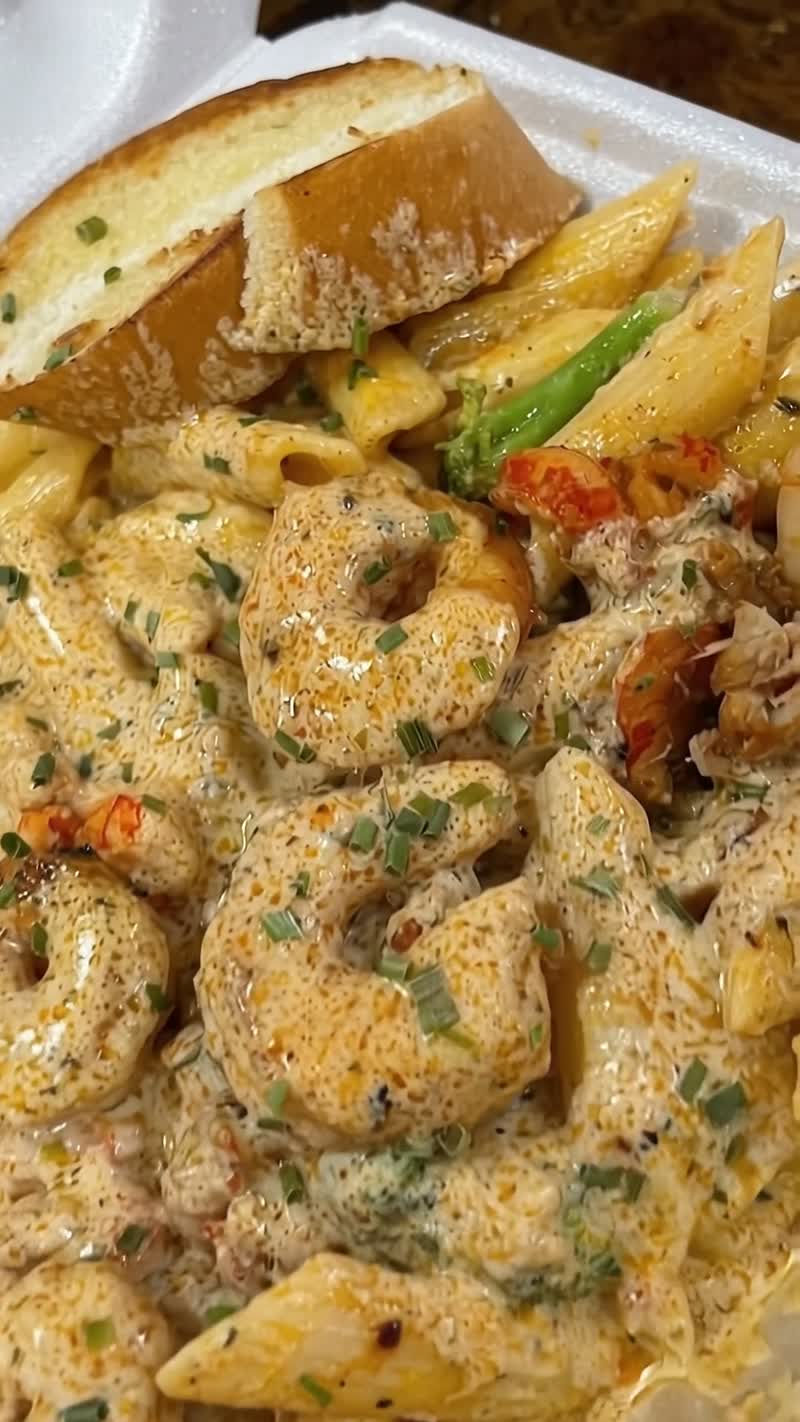 Zoe's Tougaloo and seafood cajun pasta